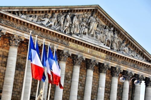 C'est aussi au sein des arcanes du Palais Bourbon que se joue le futur du jeu en France. Un destin qui peut prendre autant de tournures qu'il n'y a de partis politiques.