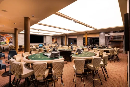Leader du marché des clubs de jeux parisien, le Club Pierre Charron attend la pérennisation du modèle pour continuer son développement en attendant peut être, l'introduction de la roulette à son offre. 