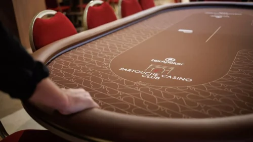 Le poker est l'un des piliers de la stratégie du Groupe Partouche pour animer le Partouche Casino Club. À cela s'ajoute 35 tables de contrepartie (blackjack, punto banco, etc.).